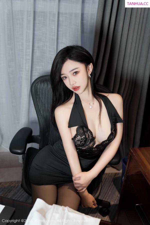   [XiuRen]高清写真图 2023.06.12 No.6900 妙可可Cheese 黑丝美腿第45张图片